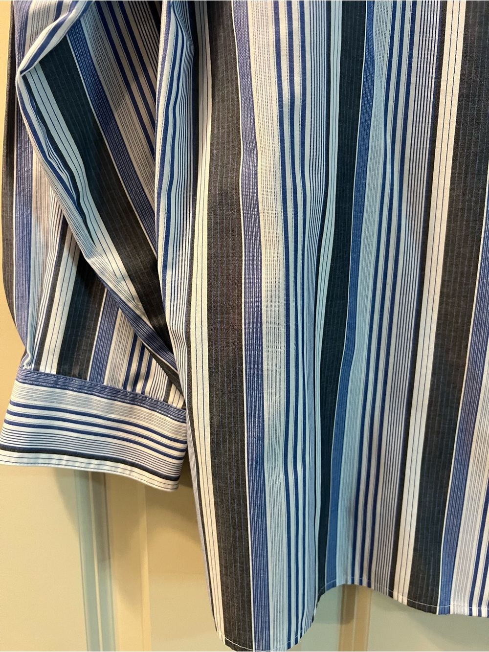 Foxcroft Vintage 100% Cotton Wrinkle-Free Blue Multi-Stripe Button-Down / M - Picture 4 of 9